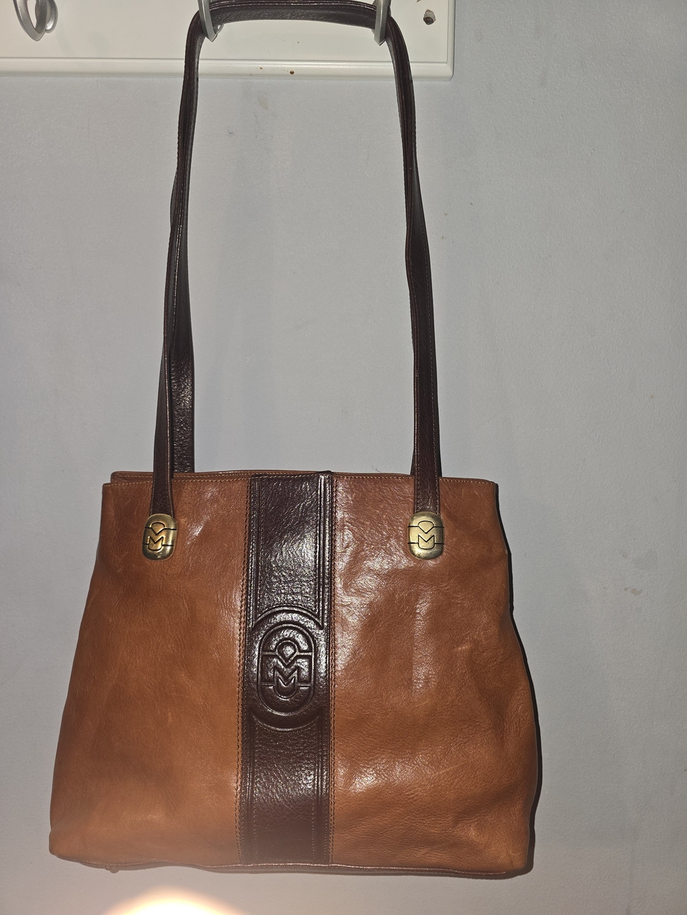 Two-Tone Brown Leather Shoulder Bag with Center Stripe